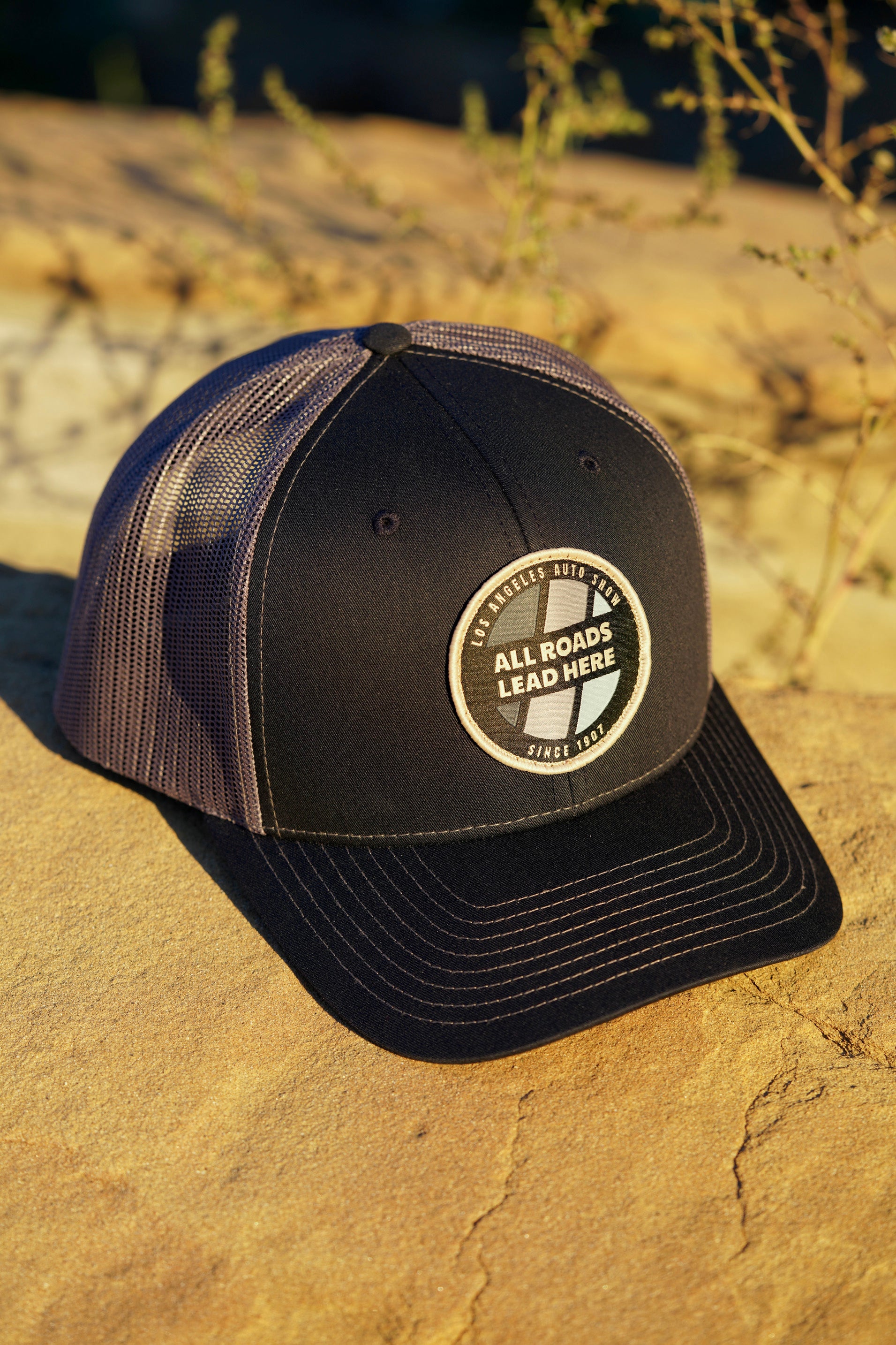 LAAS23 CIRCLE TRUCKER HAT (Navy/Charcoal)