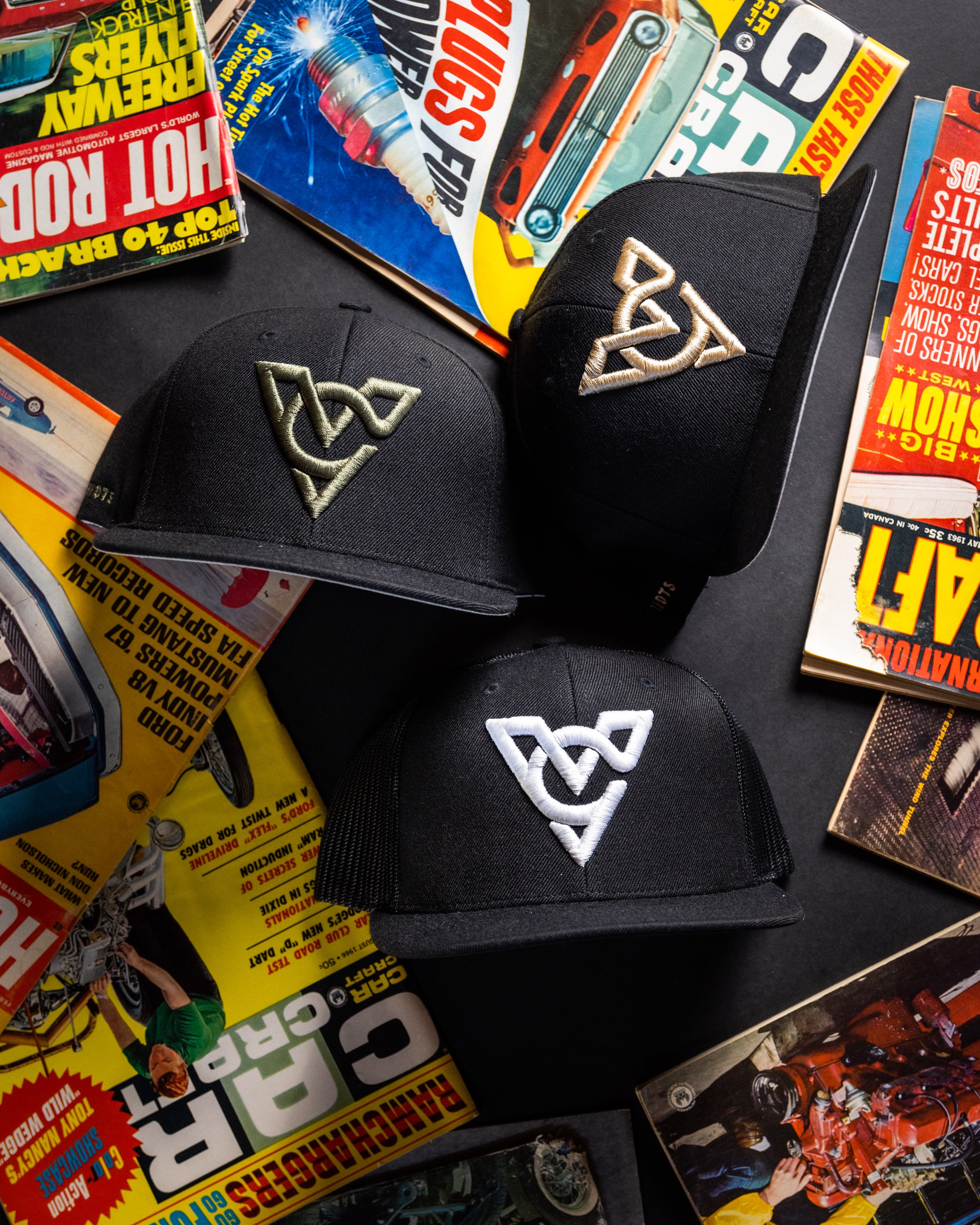 VC WOOL BLEND FLATBILL TRUCKER HAT (Black/Black/White Puff)