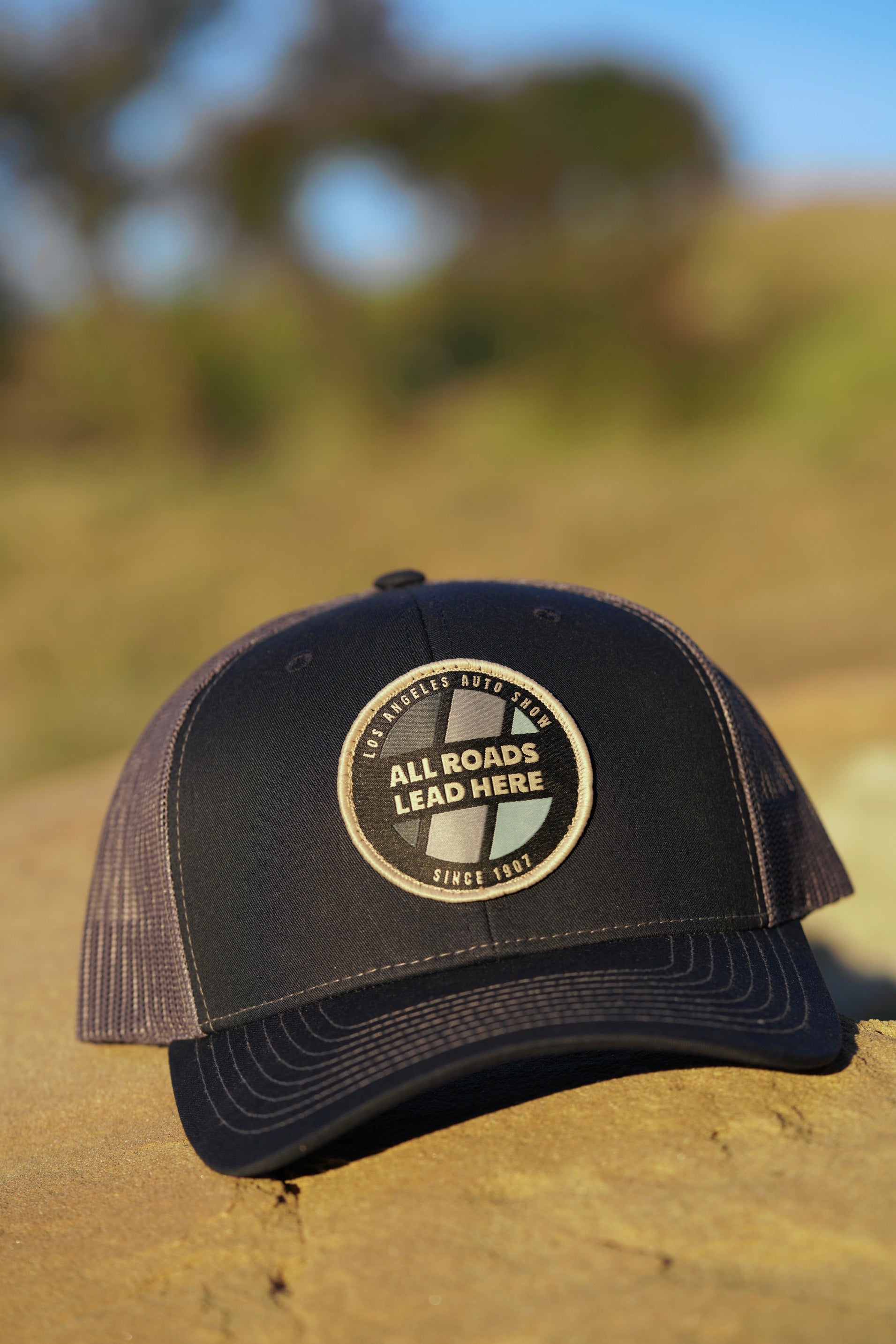 LAAS23 CIRCLE TRUCKER HAT (Navy/Charcoal)