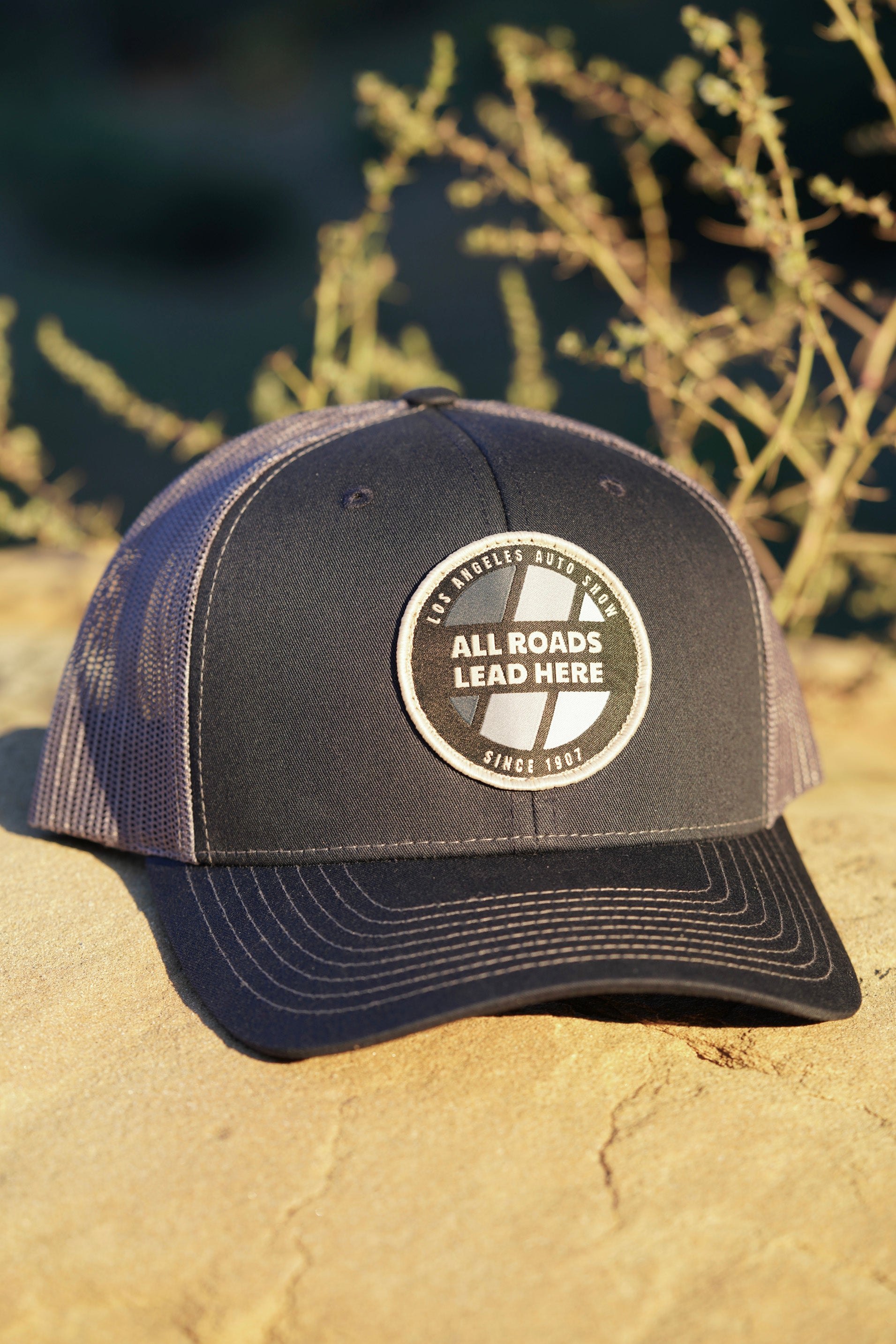 LAAS23 CIRCLE TRUCKER HAT (Navy/Charcoal)