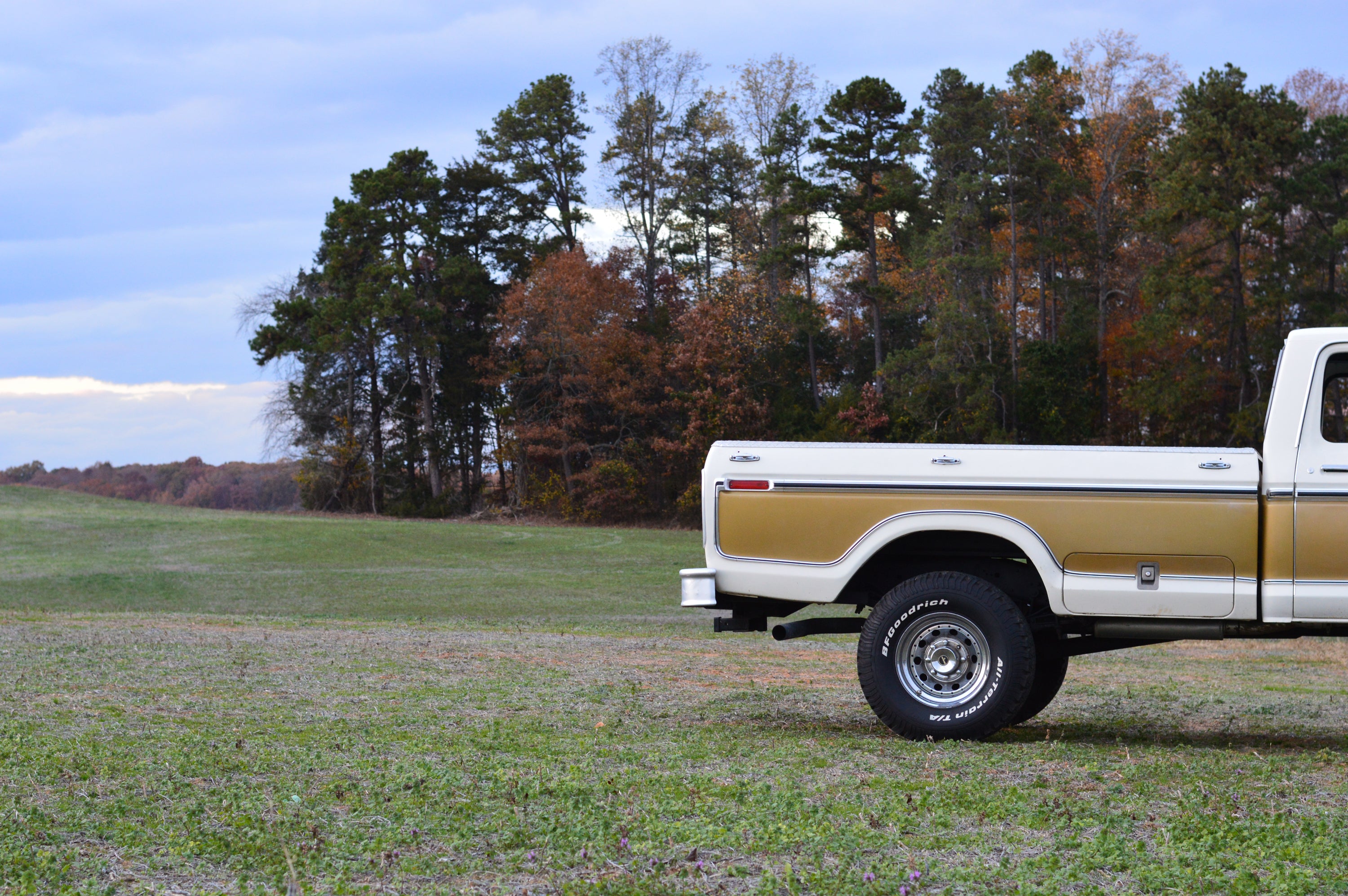 1978 Ford F-250 4x4 Lariat White/Gold FINE ART PRINT